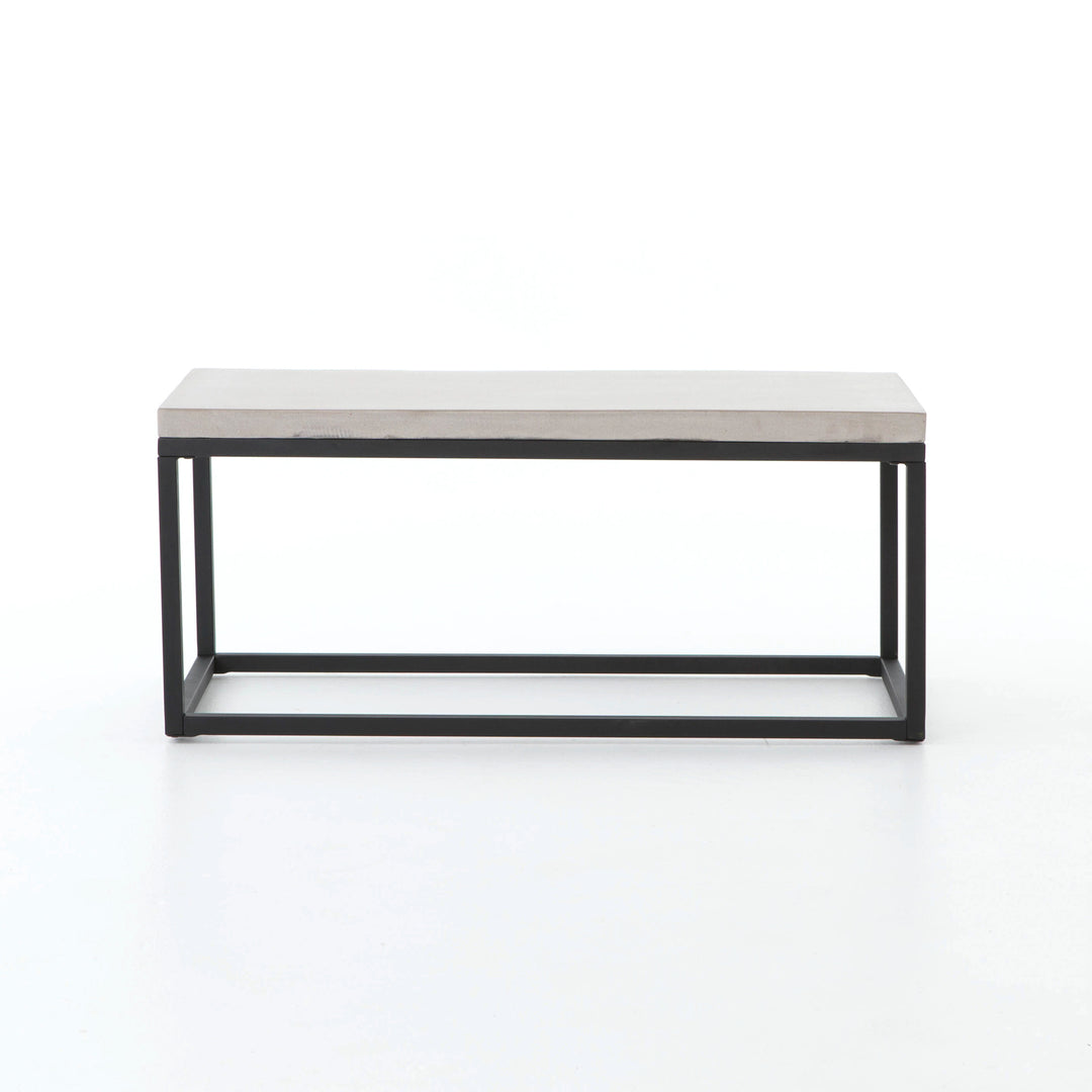 Mesa de centro rectangular de concreto natural Macas de frente.
