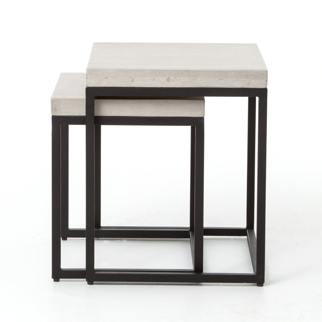 Mesa nido lateral negro y concreto natural Macas