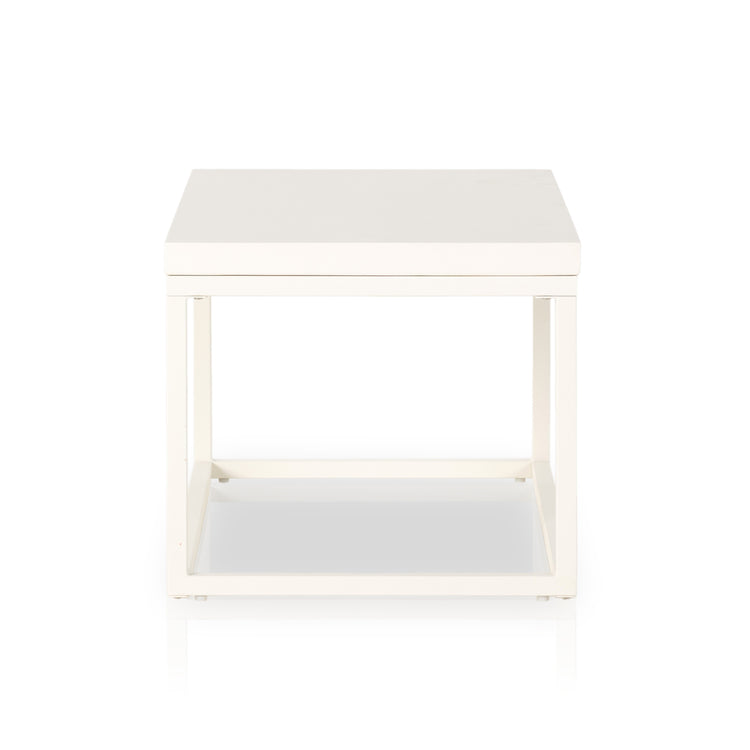 Mesa de centro rectangular de concreto blanco Macas de lado.
